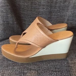 NEW Tommy Bahama Wedges